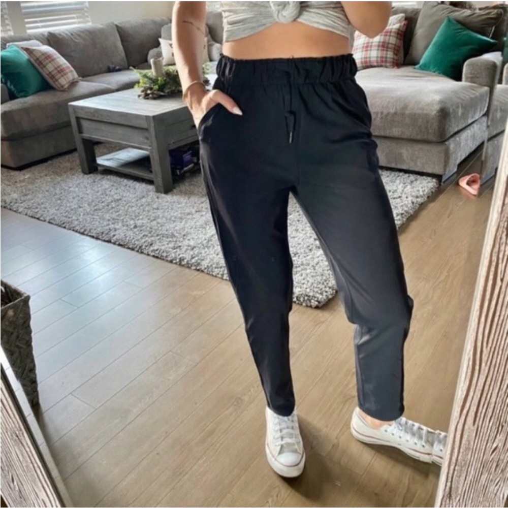 Lululemon On the fly woven travel pant 4 28”